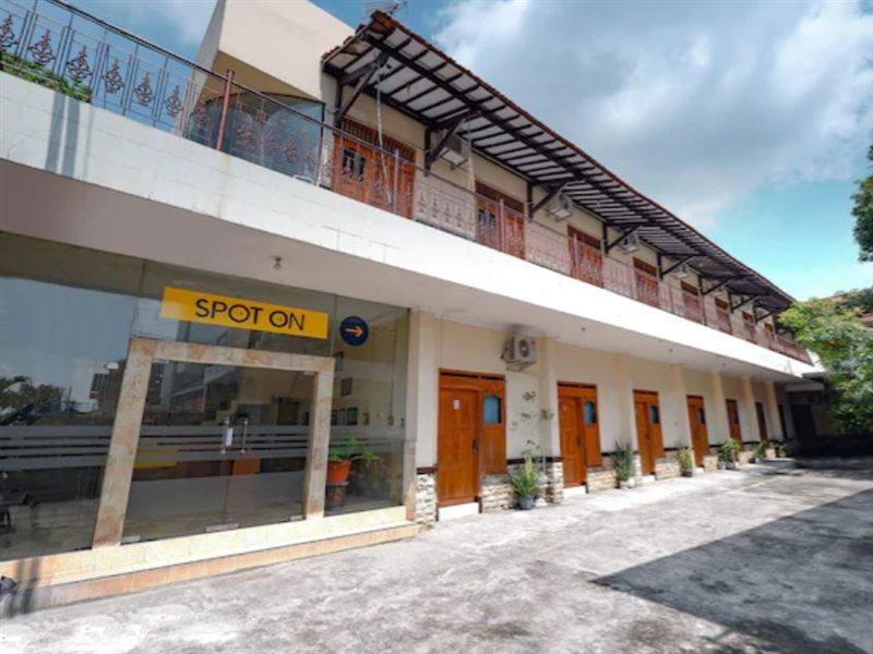 SPOT ON 2011 Hotel Mekar Sari Solo Exterior foto