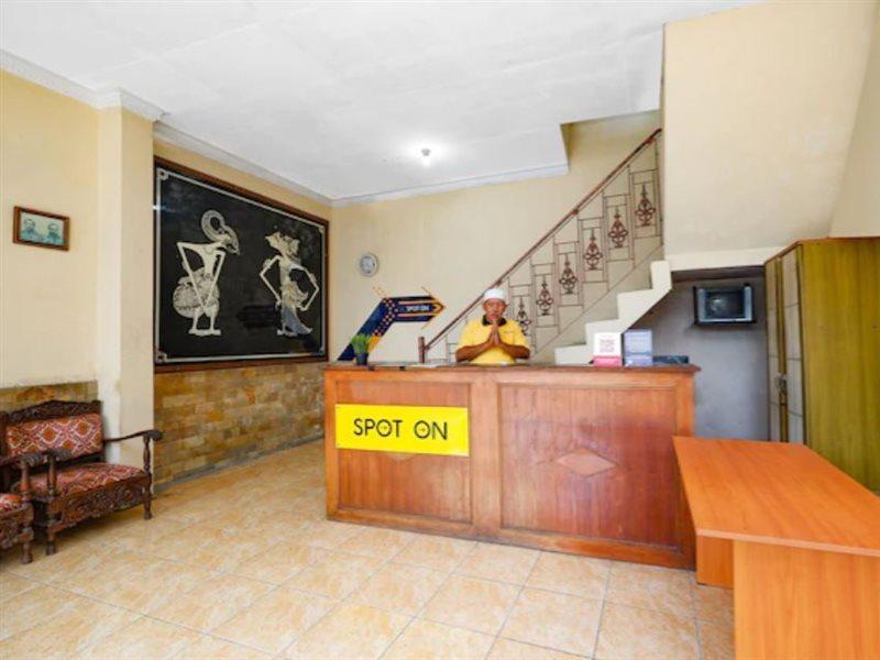 SPOT ON 2011 Hotel Mekar Sari Solo Exterior foto
