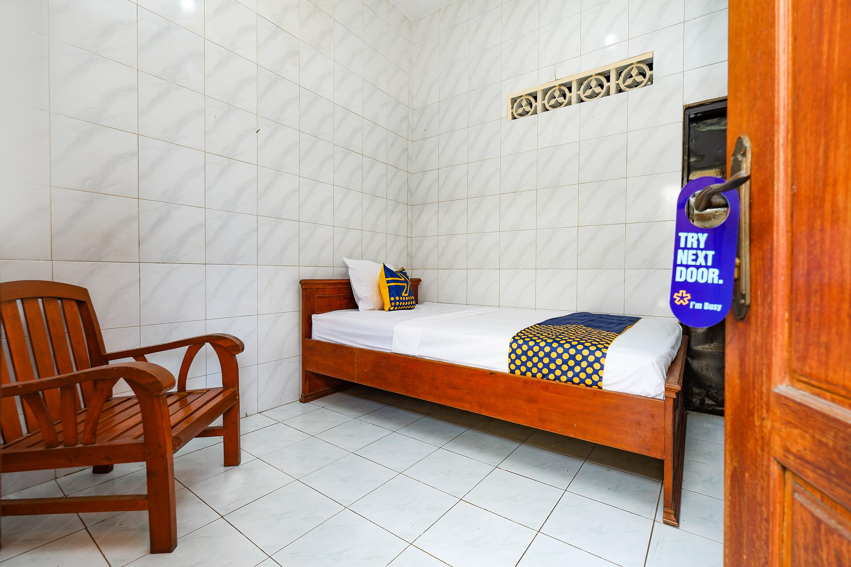 SPOT ON 2011 Hotel Mekar Sari Solo Exterior foto
