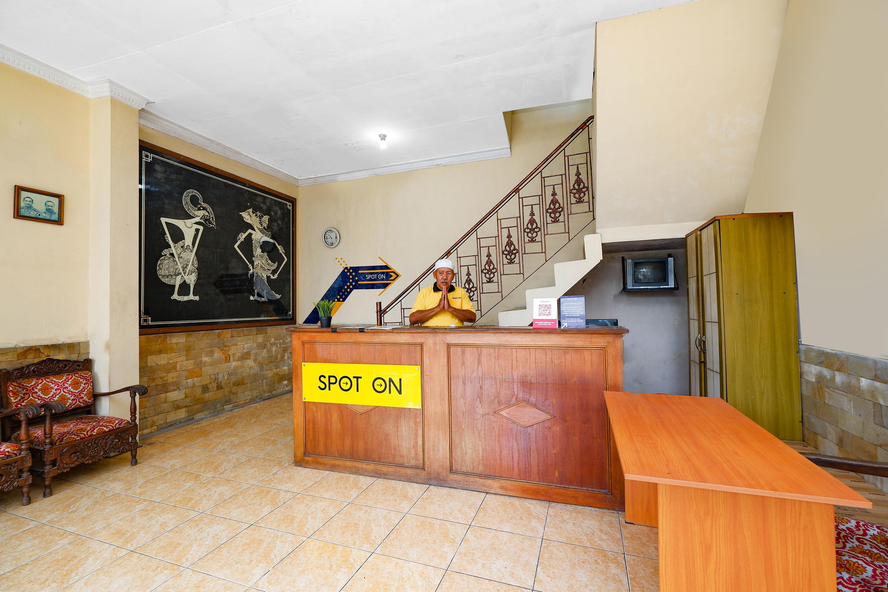 SPOT ON 2011 Hotel Mekar Sari Solo Exterior foto