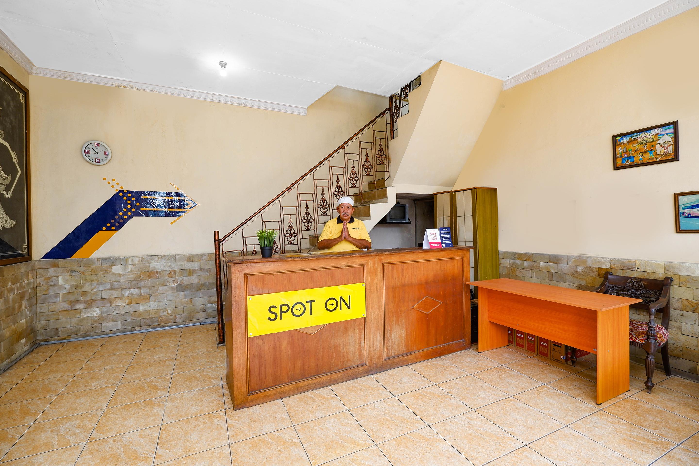 SPOT ON 2011 Hotel Mekar Sari Solo Exterior foto
