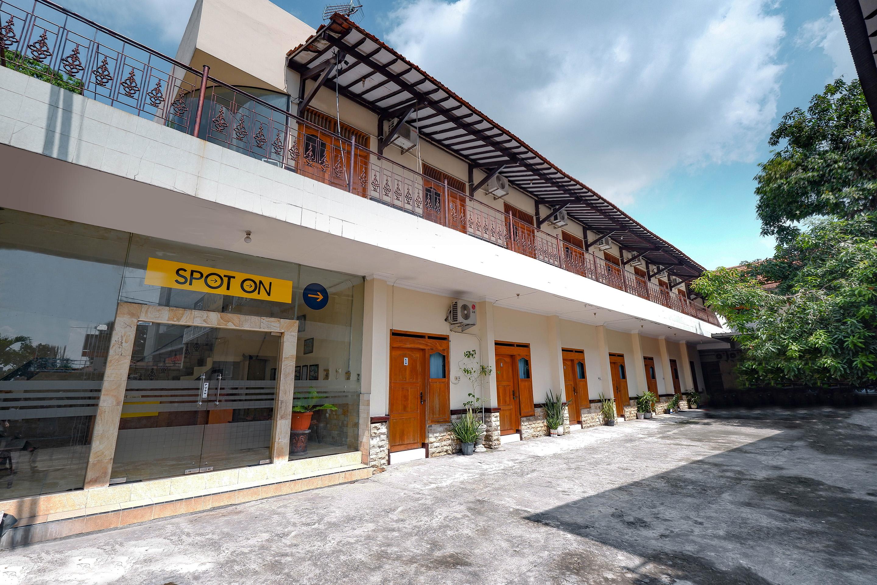SPOT ON 2011 Hotel Mekar Sari Solo Exterior foto